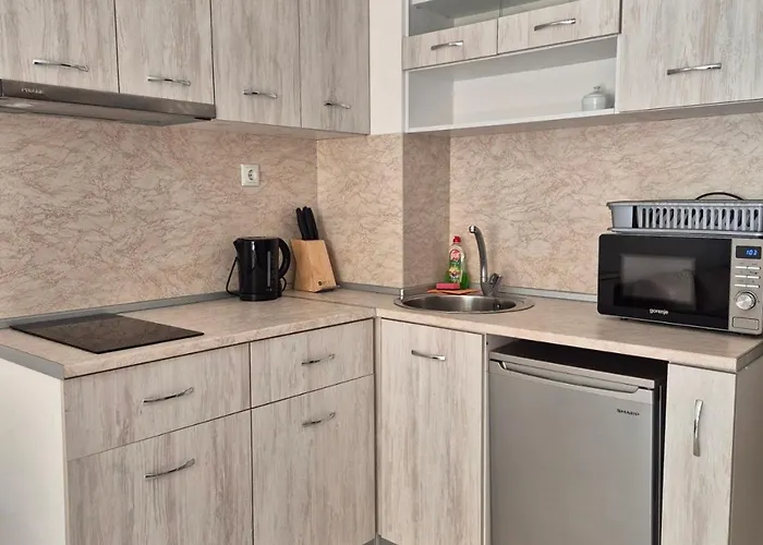 아파트 комфортен лазур 포마리